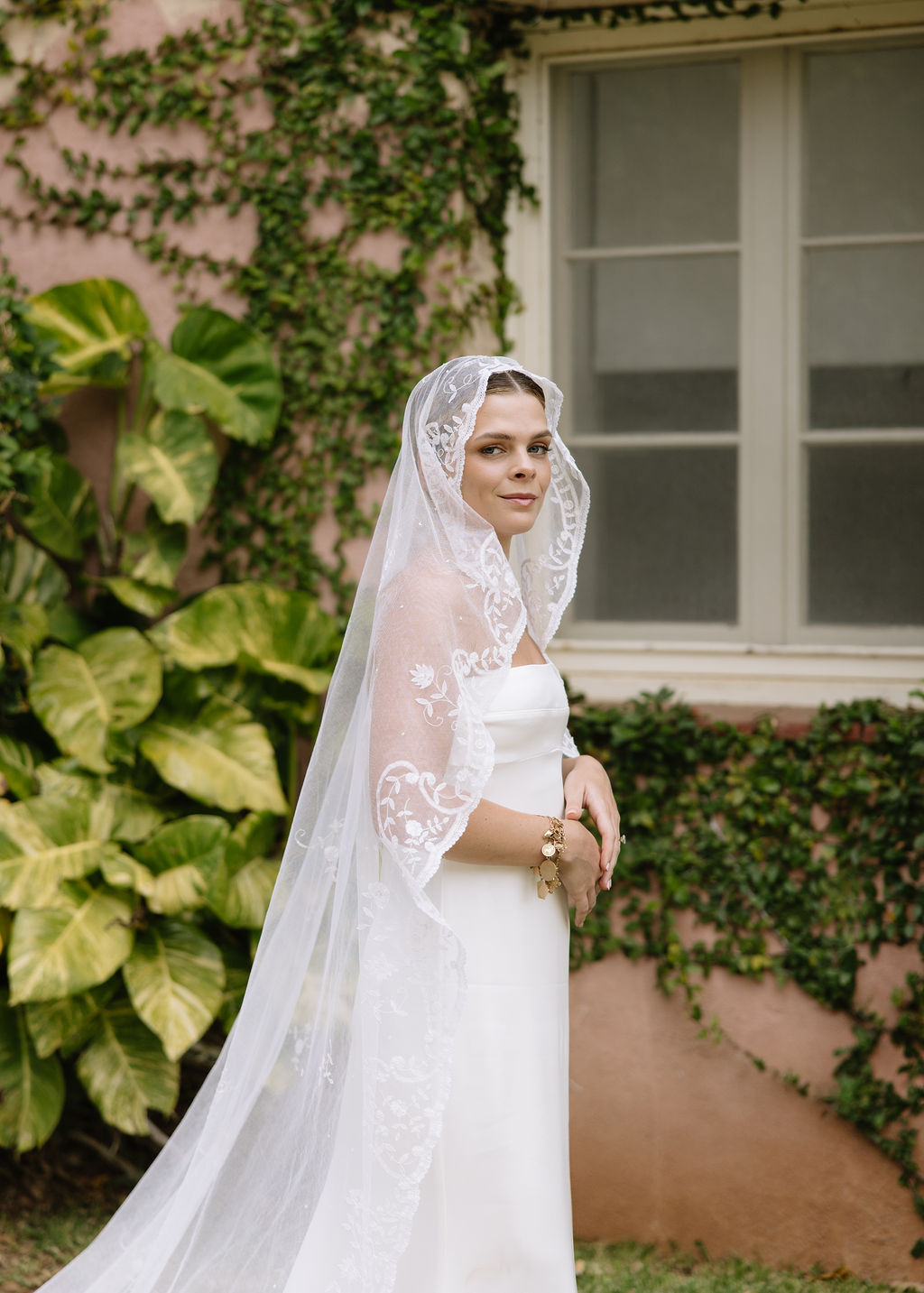Modern-O’ahu-Hawai’i-Wedding-by-Claire-Hadler12