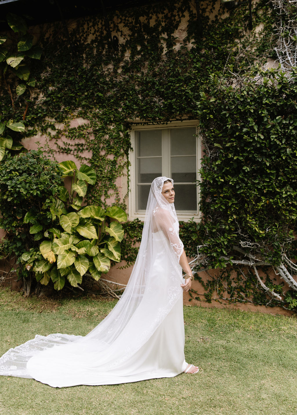 Modern-O’ahu-Hawai’i-Wedding-by-Claire-Hadler13