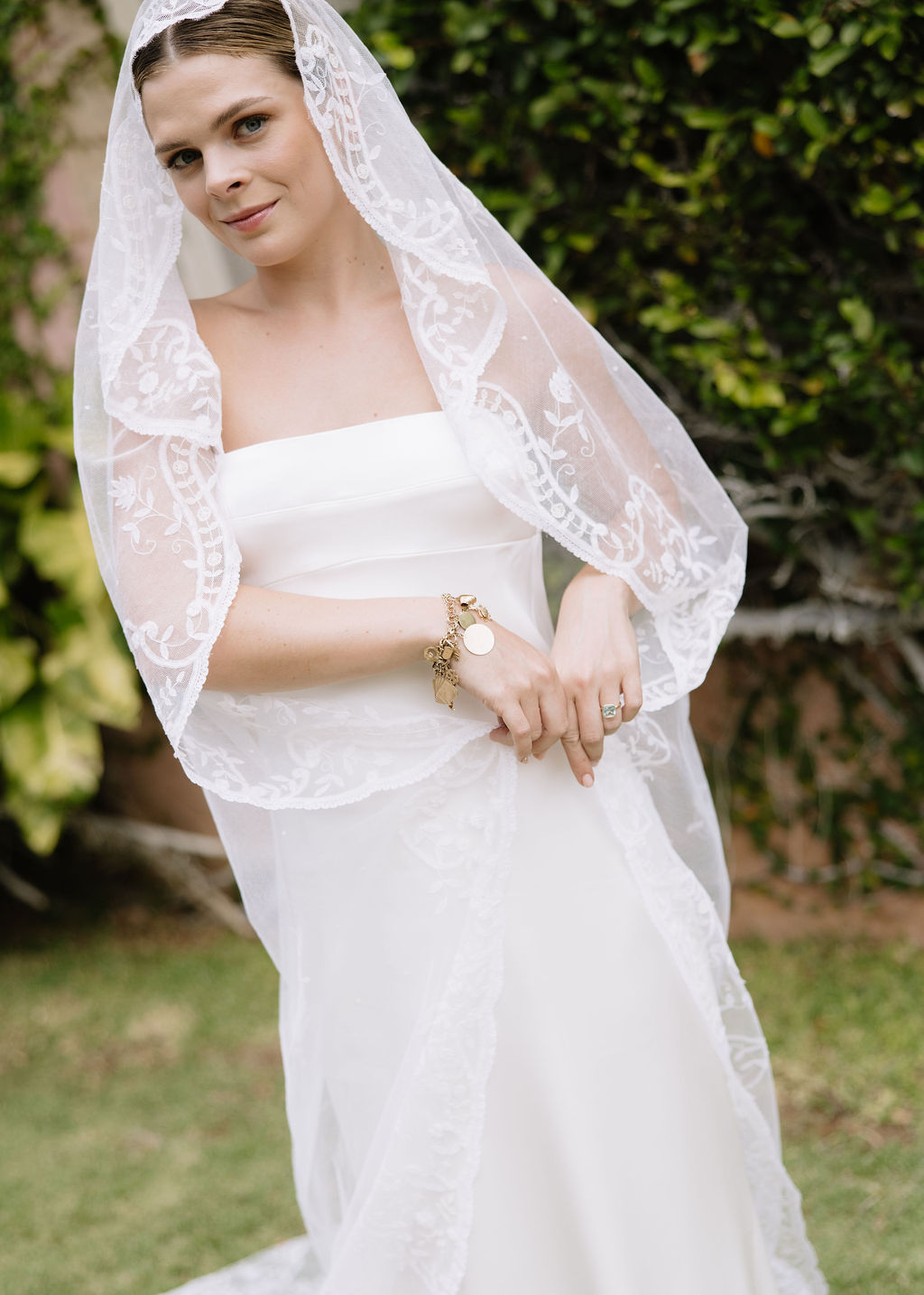 Modern-O’ahu-Hawai’i-Wedding-by-Claire-Hadler14