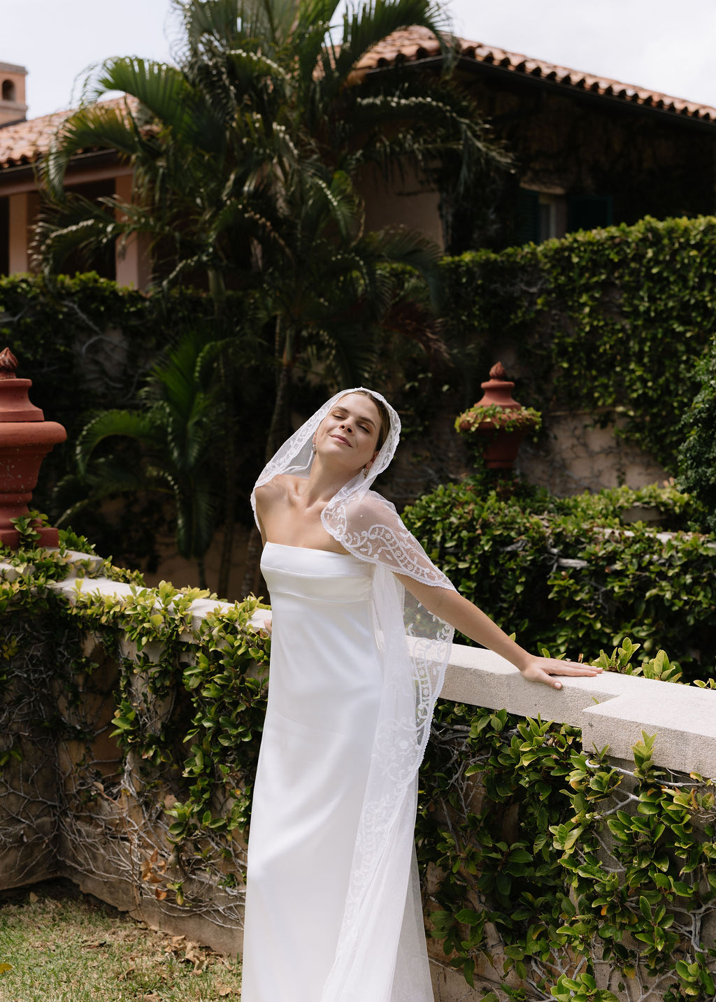 Modern-O’ahu-Hawai’i-Wedding-by-Claire-Hadler21