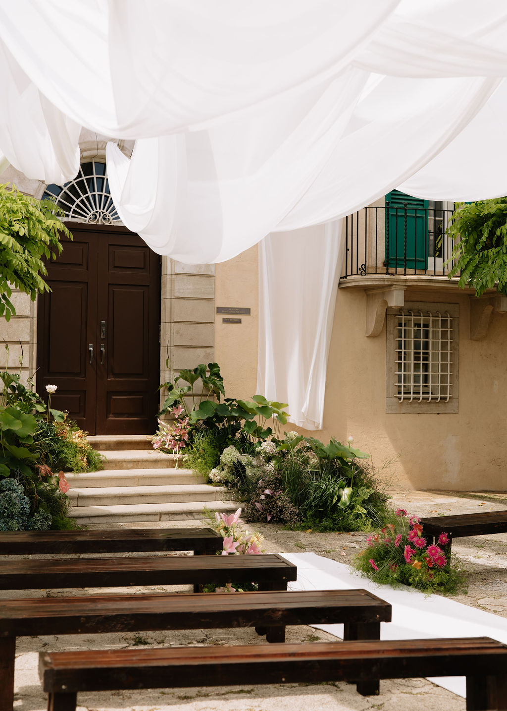 Modern-O’ahu-Hawai’i-Wedding-by-Claire-Hadler24