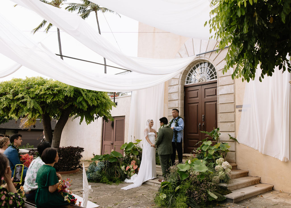 Modern-O’ahu-Hawai’i-Wedding-by-Claire-Hadler32