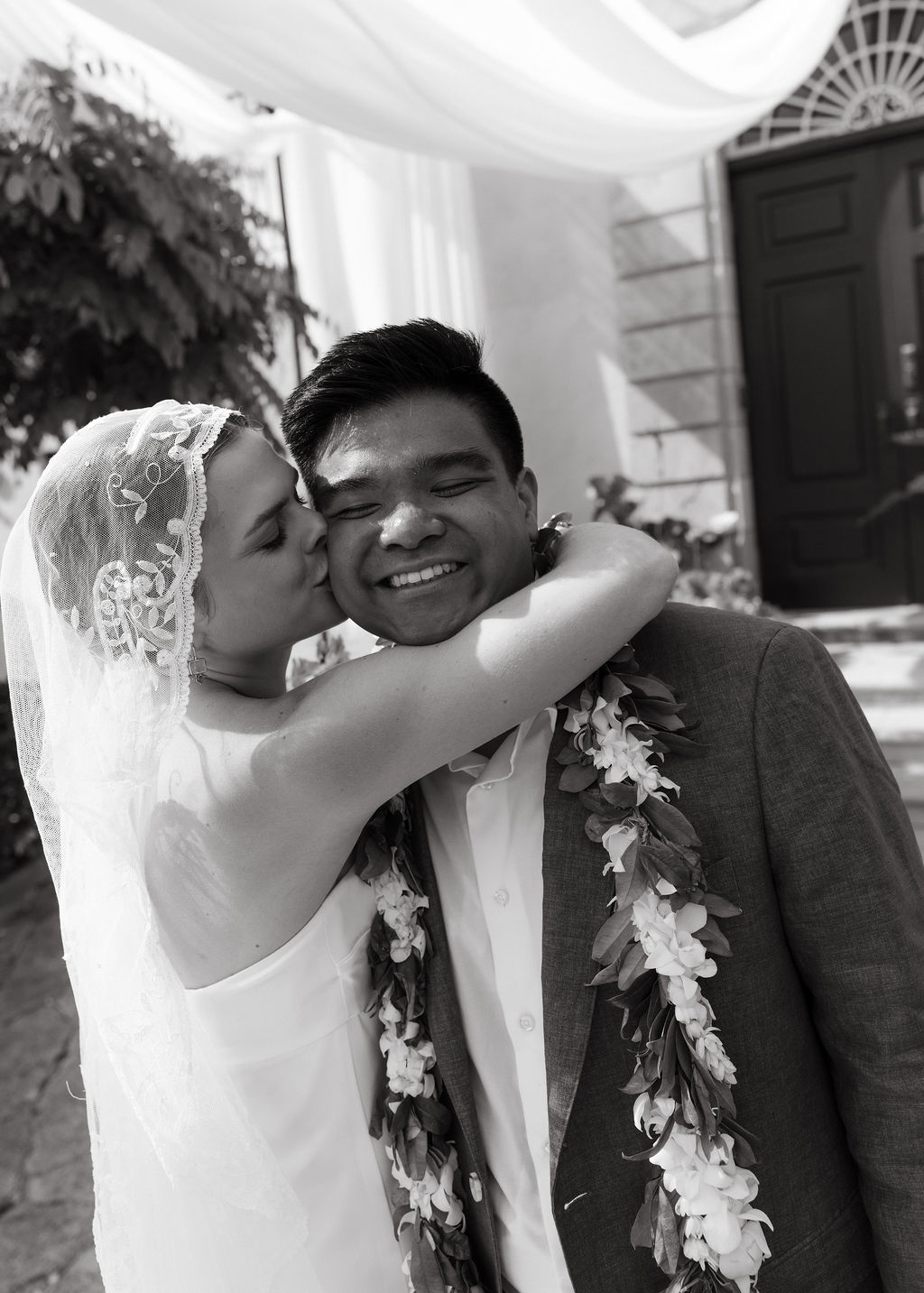 Modern-O’ahu-Hawai’i-Wedding-by-Claire-Hadler42