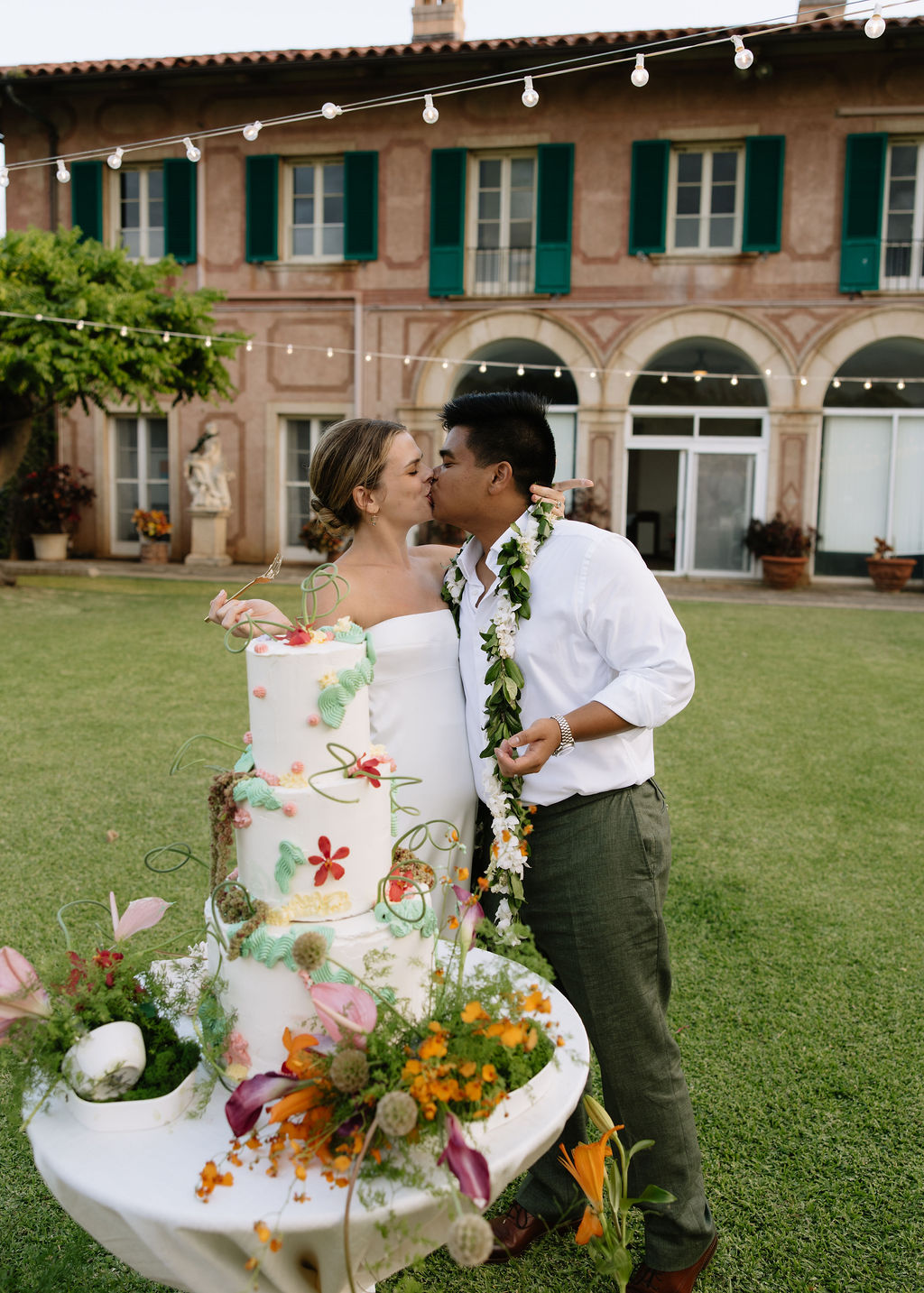 Modern-O’ahu-Hawai’i-Wedding-by-Claire-Hadler60