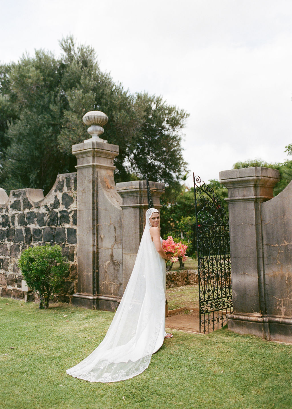 Modern-O’ahu-Hawai’i-Wedding-by-Claire-Hadler83