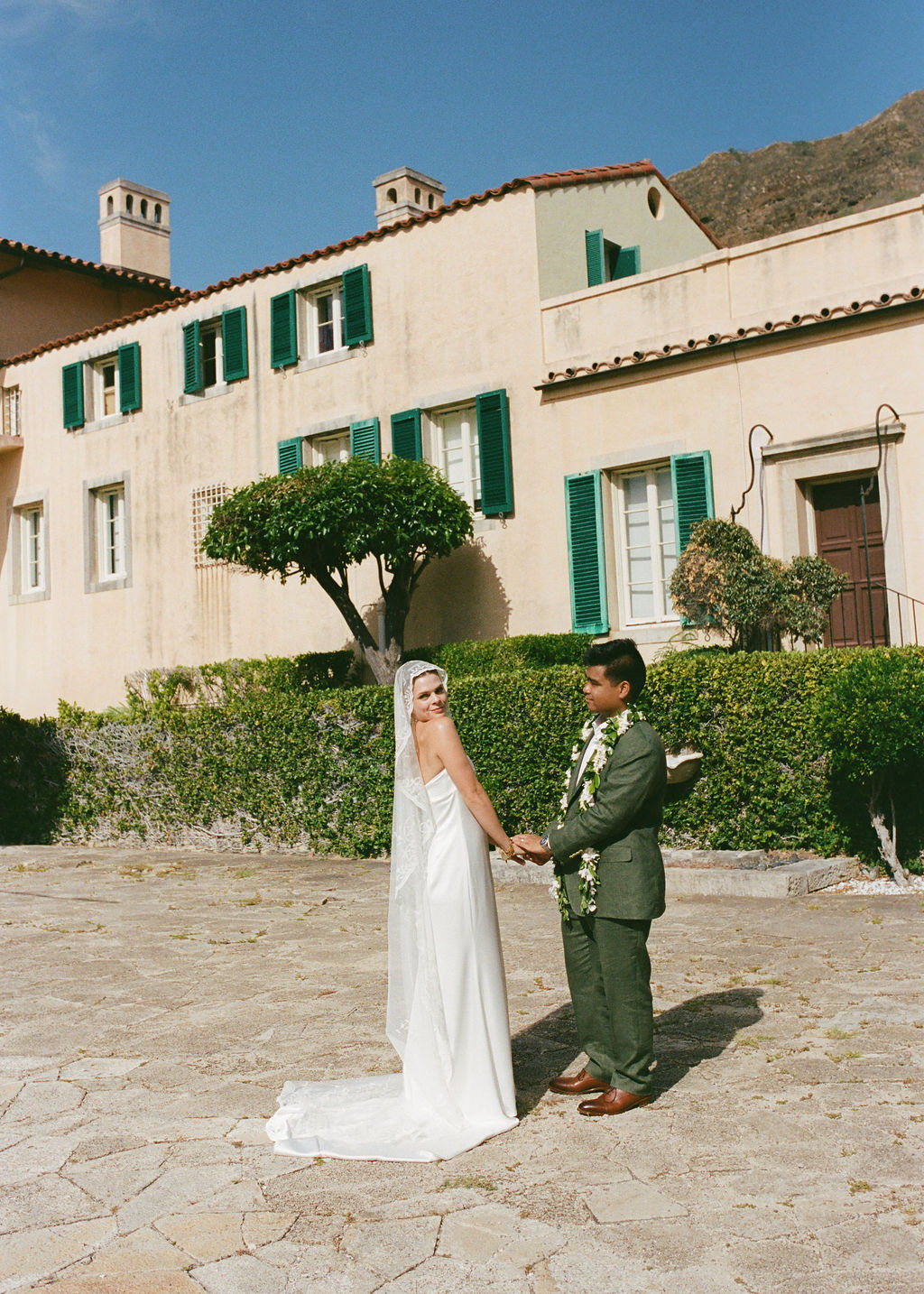 Modern-O’ahu-Hawai’i-Wedding-by-Claire-Hadler86