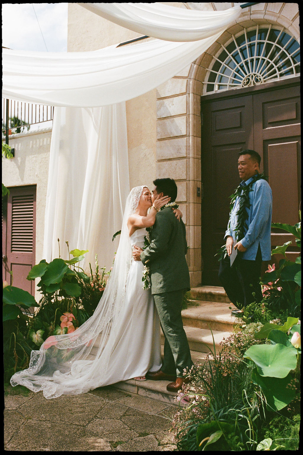 Modern-O’ahu-Hawai’i-Wedding-by-Claire-Hadler94